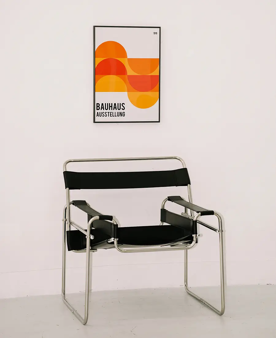 Bauhaus Stuhl und Bild