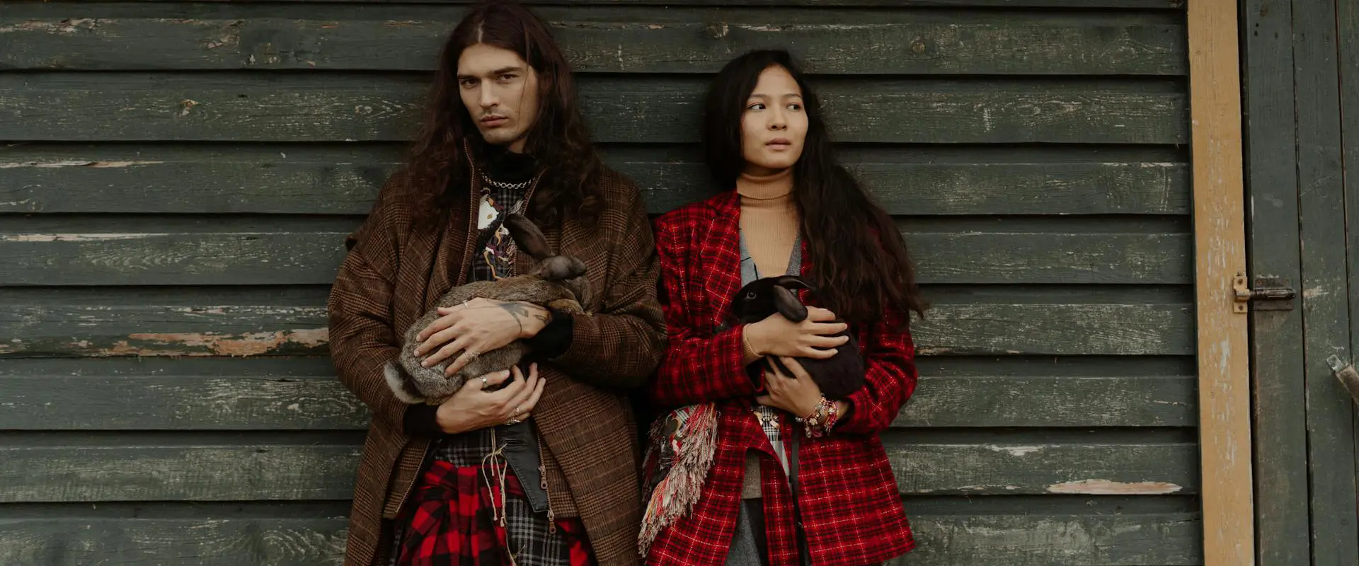 Paar in Tartan Karomuster