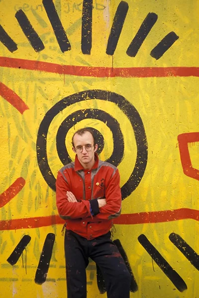 Keith Haring vor der Berliner Mauer
