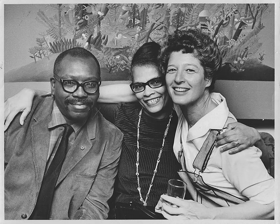 Gwendolyn Knight mit Ehemann Jacob Lawrence und Kunsthändlerin Terry Dintenfass