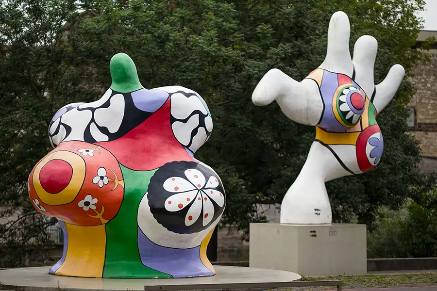 Niki de Saint Phalle Nanas am Leibnizufer Hannover